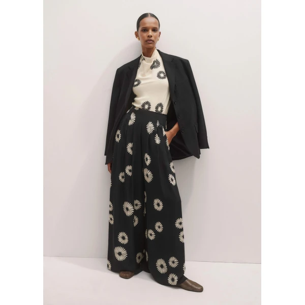 Me and Em Silk Modern Daisy Print Wide-Leg Pant
Matte Silk, view 2