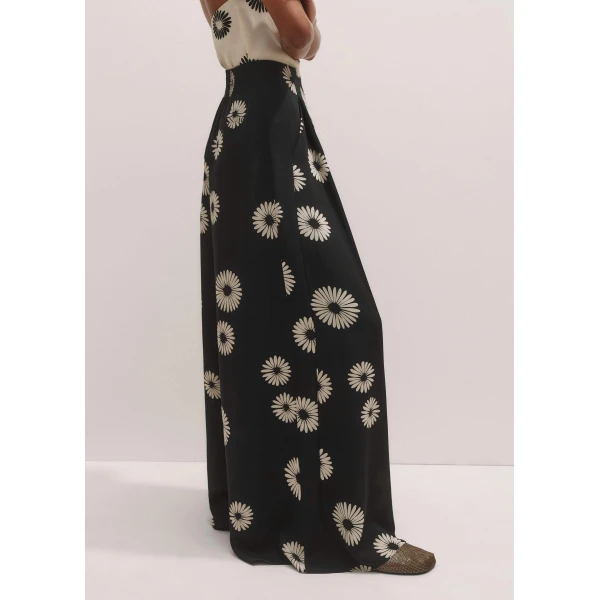 Me and Em Silk Modern Daisy Print Wide-Leg Pant
Matte Silk, view 5