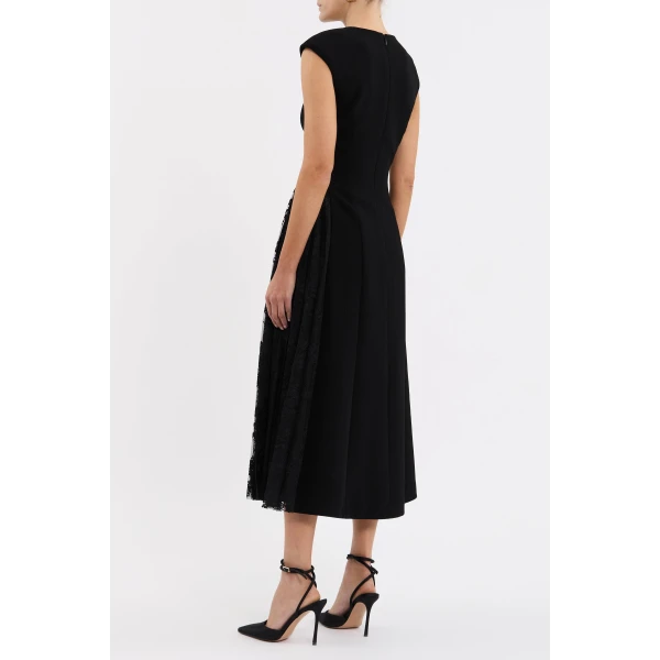 this dress is a lovely choice for your next special occasion.