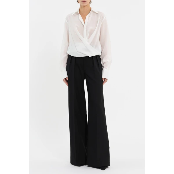 complemented by a concealed placket and long sleeves finished with wide cuffs. French seams and double-turn hems elevate the polished design