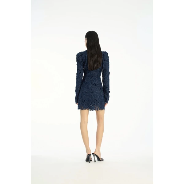 Rotate Blue from Coveti – bold silhouette in vibrant color