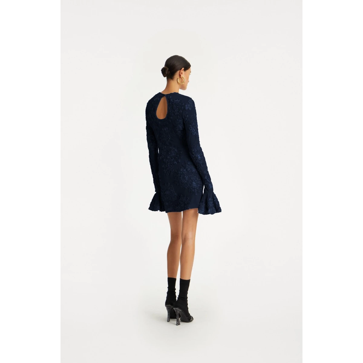 Rotate Blue from Coveti – bold silhouette in vibrant color
