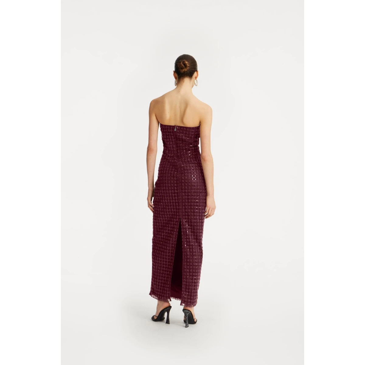Rotate Red from Coveti – bold silhouette in vibrant color