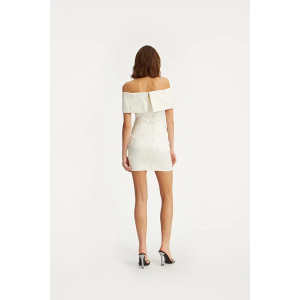 Rotate White from Coveti – bold silhouette in vibrant color