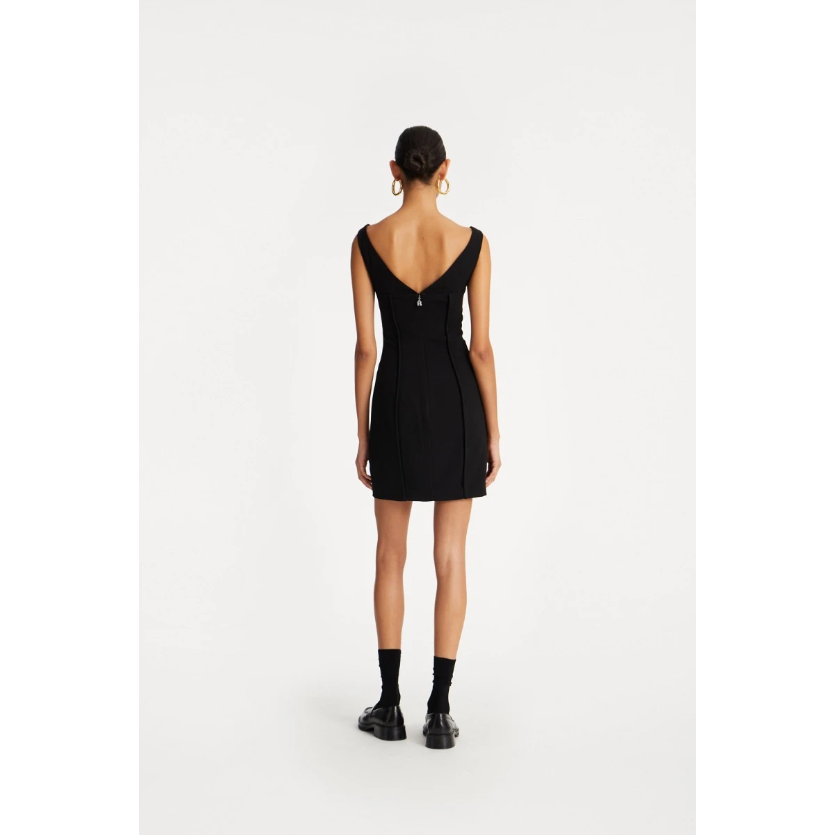 Rotate Black from Coveti – bold silhouette in vibrant color
