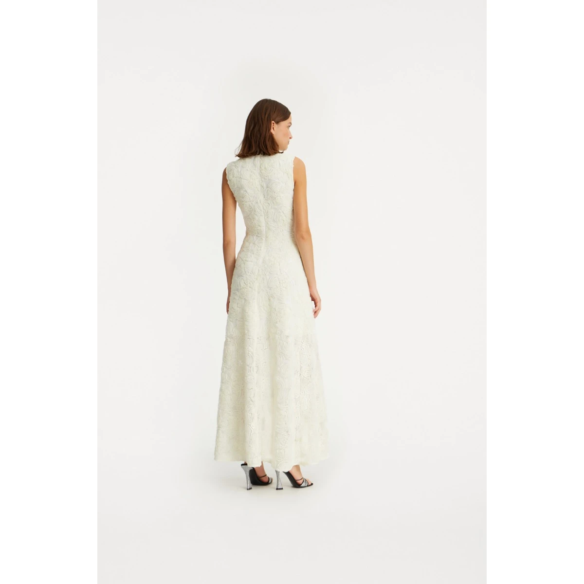 Rotate White from Coveti – bold silhouette in vibrant color