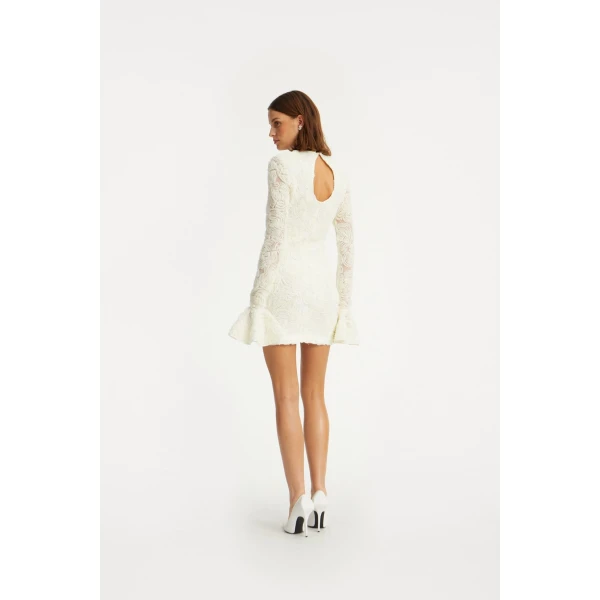 Rotate White from Coveti – bold silhouette in vibrant color