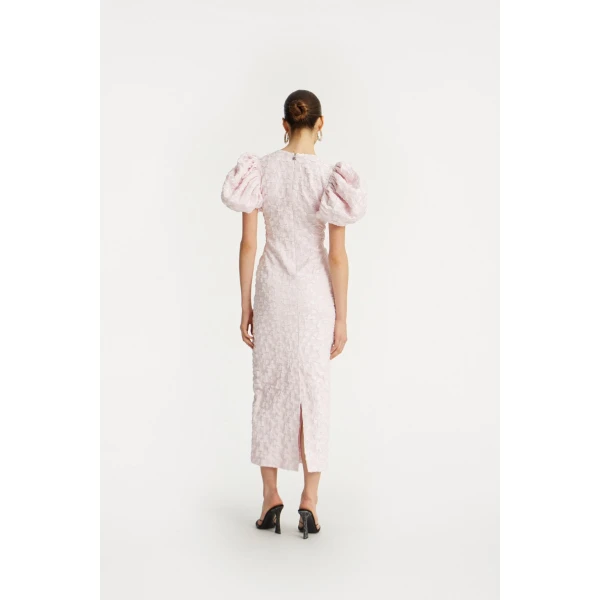 Rotate Pink from Coveti – bold silhouette in vibrant color