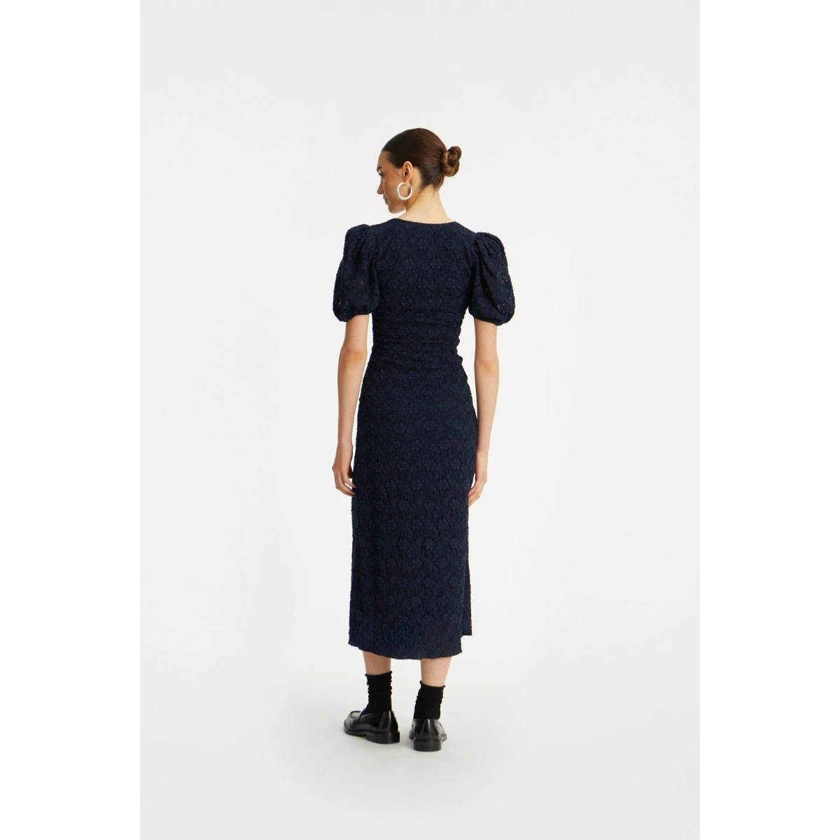 Rotate Blue from Coveti – bold silhouette in vibrant color