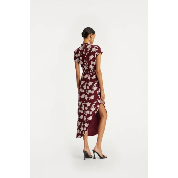 Rotate Red from Coveti – bold silhouette in vibrant color