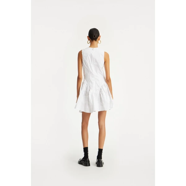 Rotate White from Coveti – bold silhouette in vibrant color