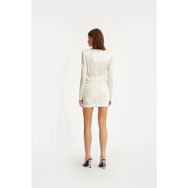 Rotate White from Coveti – bold silhouette in vibrant color