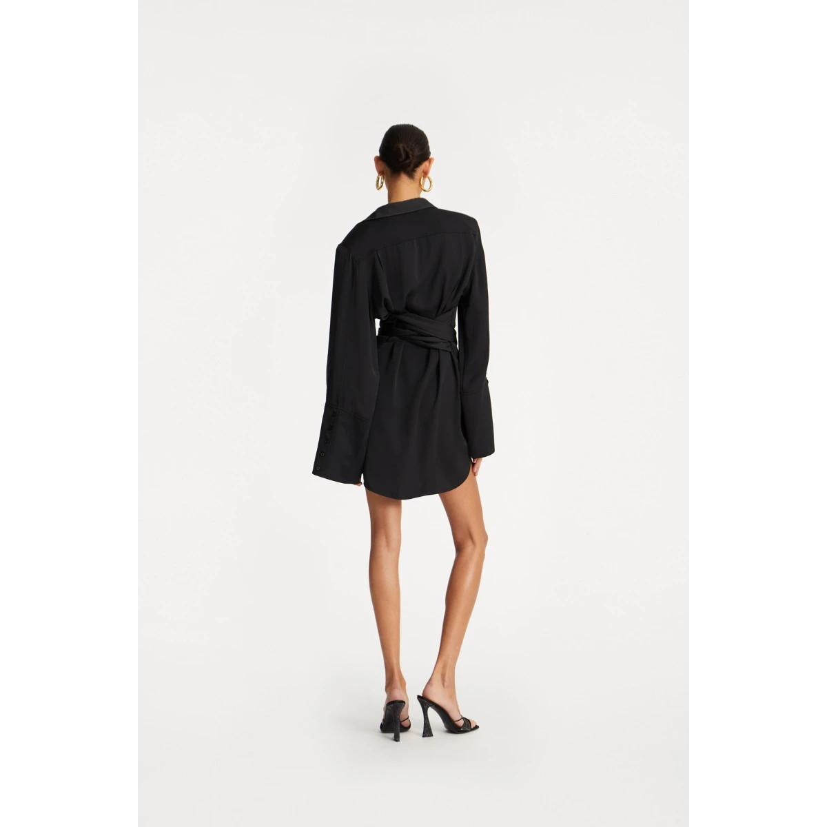 Rotate Black from Coveti – bold silhouette in vibrant color
