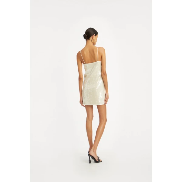 Rotate White from Coveti – bold silhouette in vibrant color