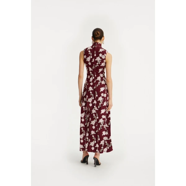 Rotate Red from Coveti – bold silhouette in vibrant color