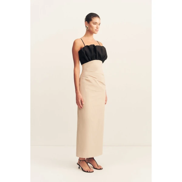 Sculptural bubble neckline in contrast colour