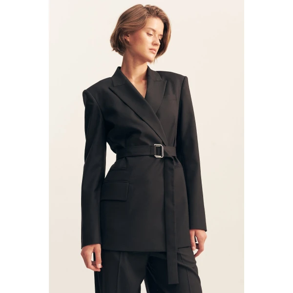 Lightweight suiting