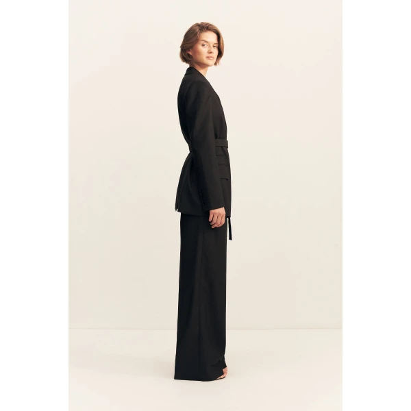 Notched lapel with collar