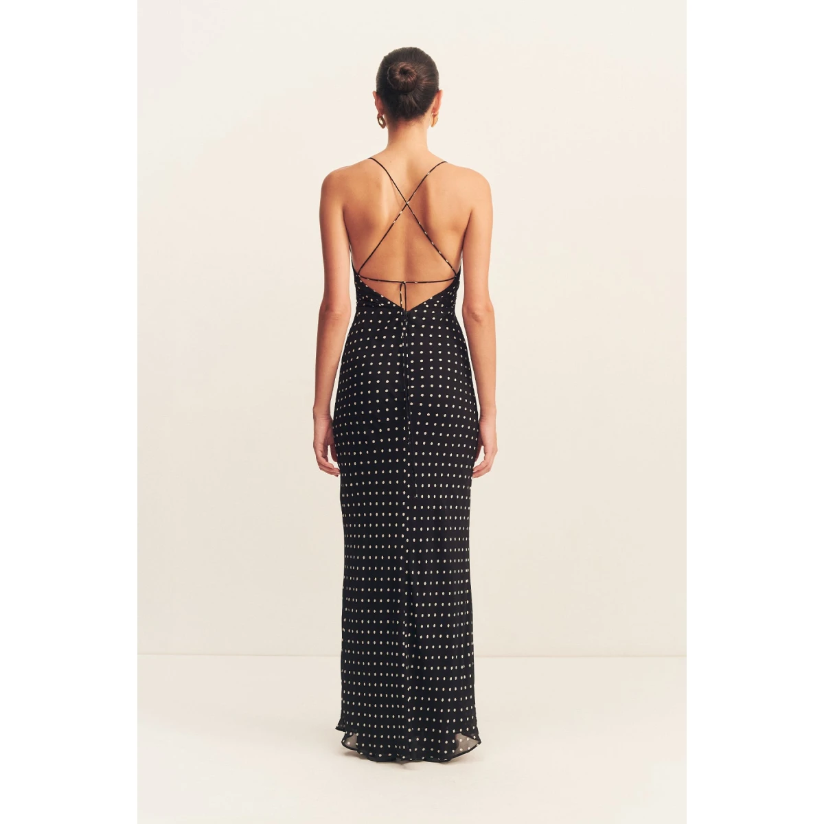 Cross back tie detail