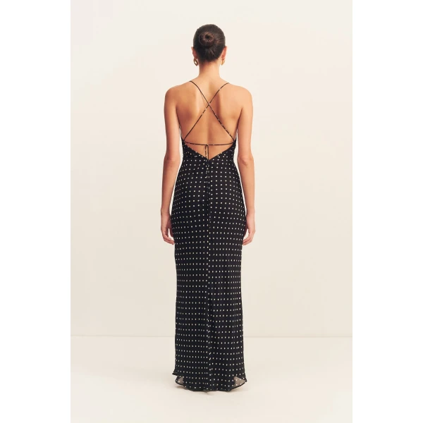 Cross back tie detail