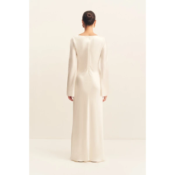 Flared long sleeve