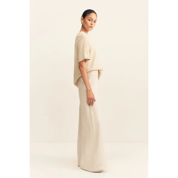 Round neckline