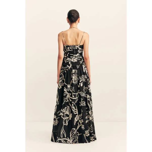 Fitted bodice with tucks
