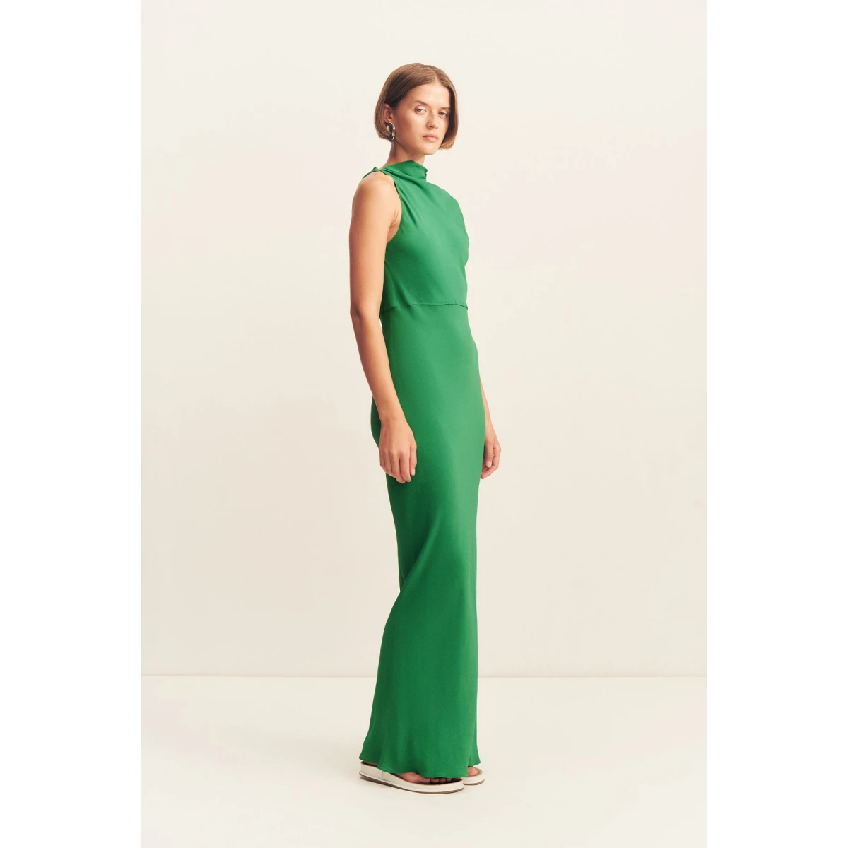 Asymmetrical neckline