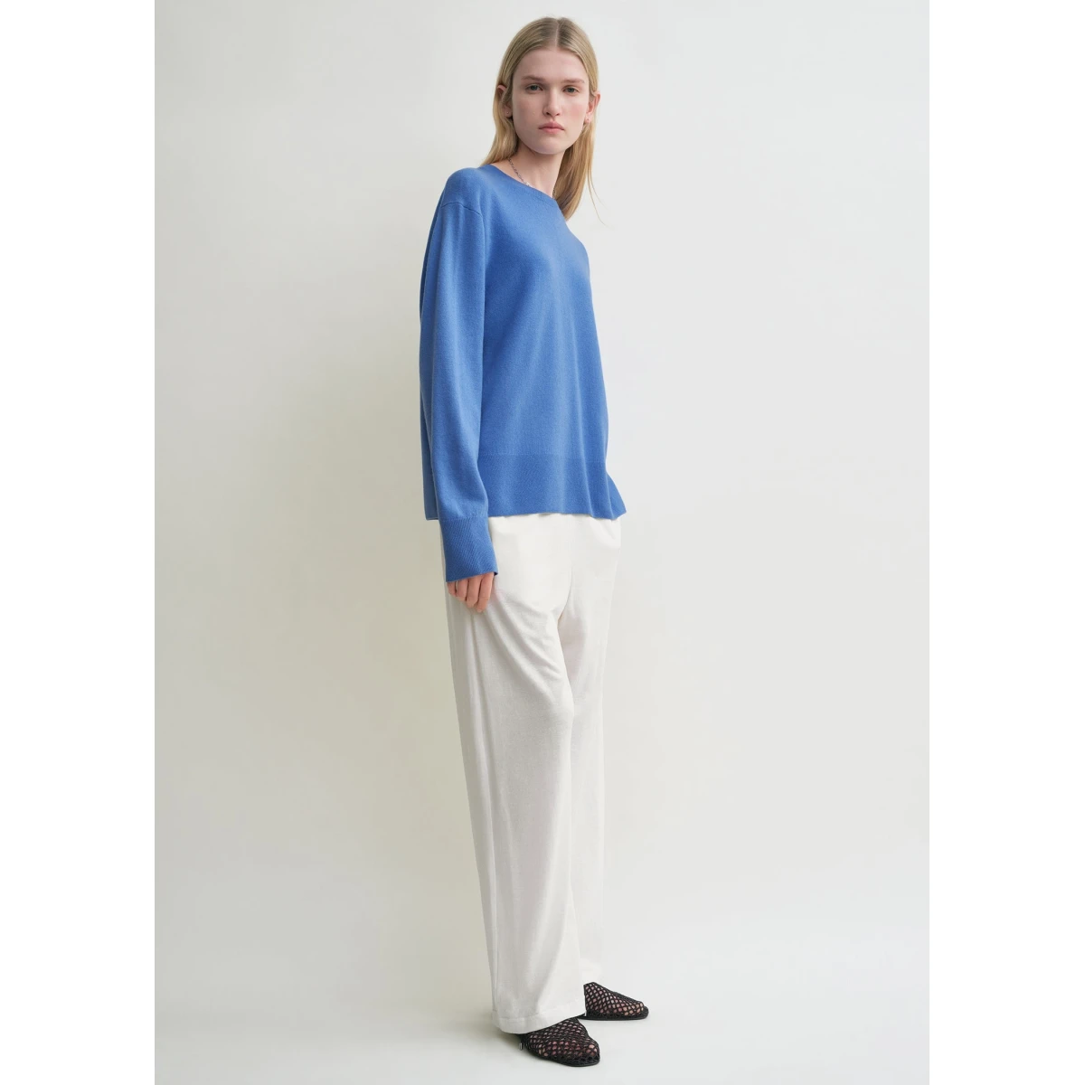 Crew-neck cashmere knit cornflower - Image 3