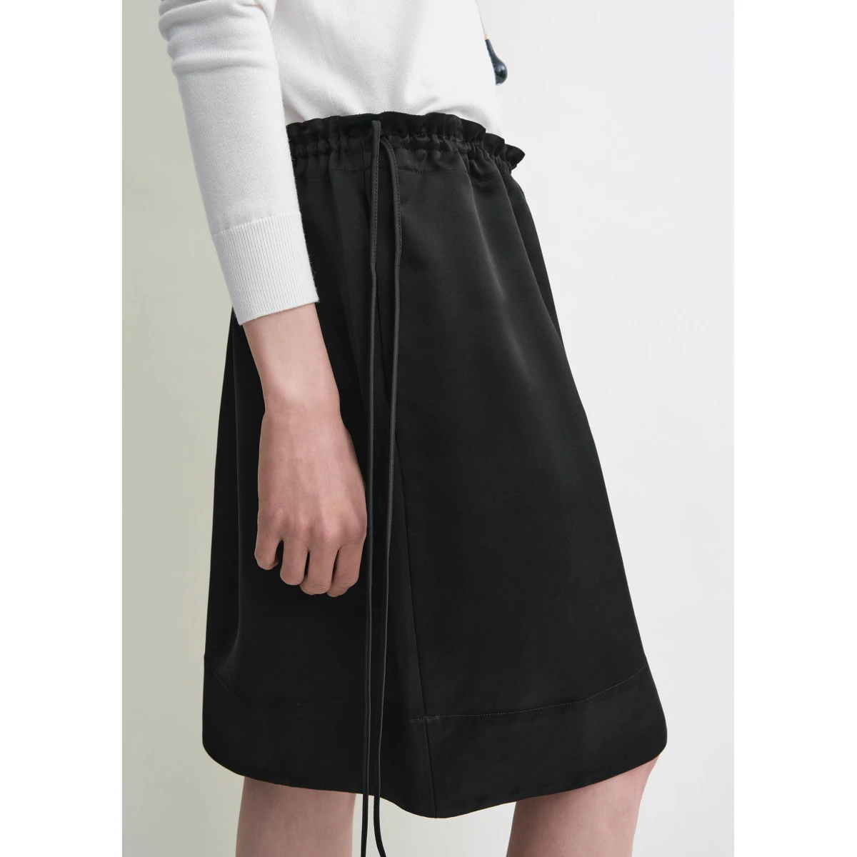 Drawstring satin mini skirt black - Image 5