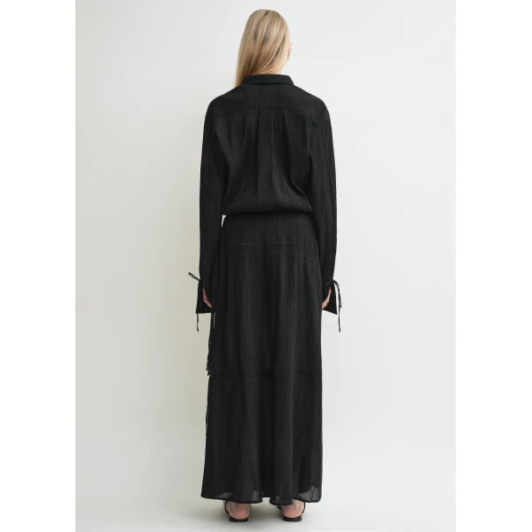 Toteme Tops with minimalist design at Coveti