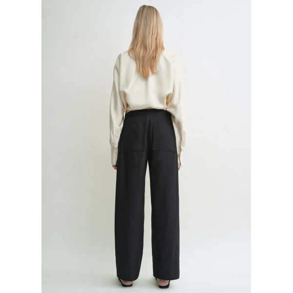 Toteme Tops with minimalist design at Coveti