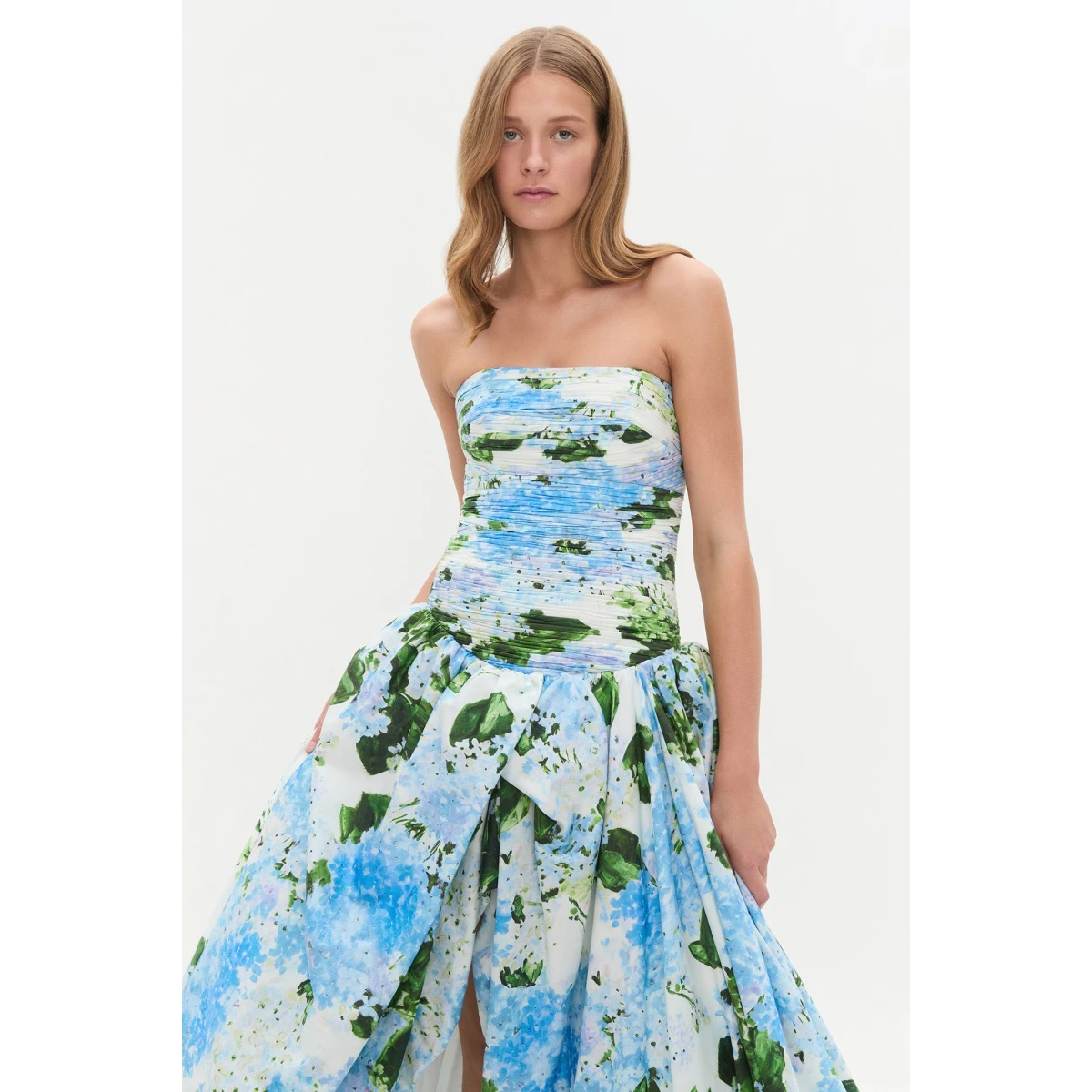Aje Aus Dresses – structured silhouette with raw femininity from Coveti