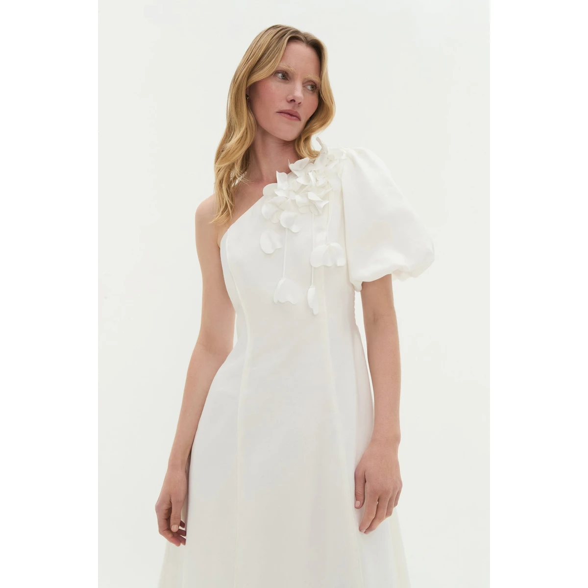 Aje Aus Dresses – structured silhouette with raw femininity from Coveti