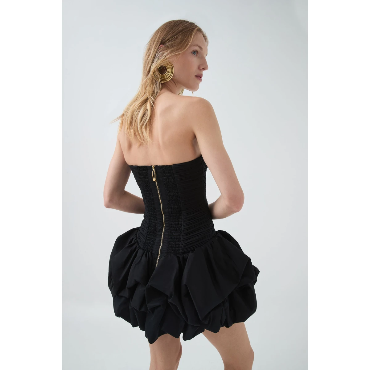 追跡便【Aje.】Violette Bubble Hem Mini Dressオフショルワンピ Violette Bubble Hem Mini Dress | Ivory | Aje – Aje ROW