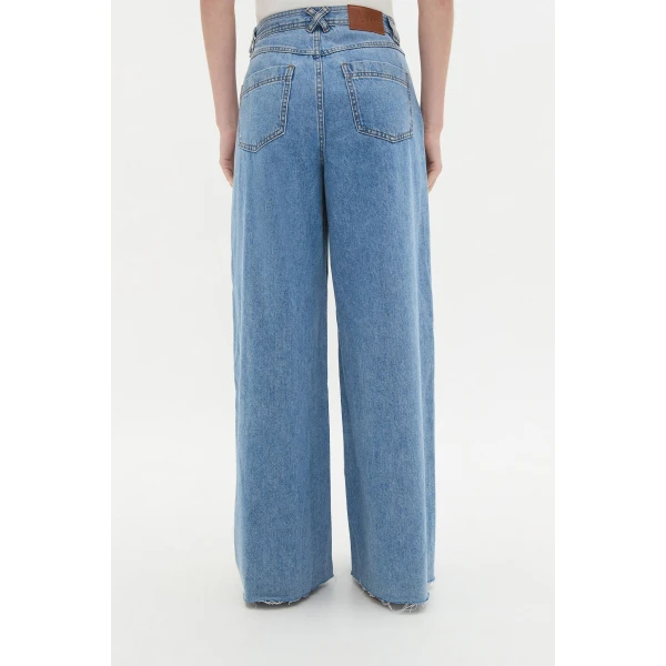 Aje Aus Pants – structured silhouette with raw femininity from Coveti