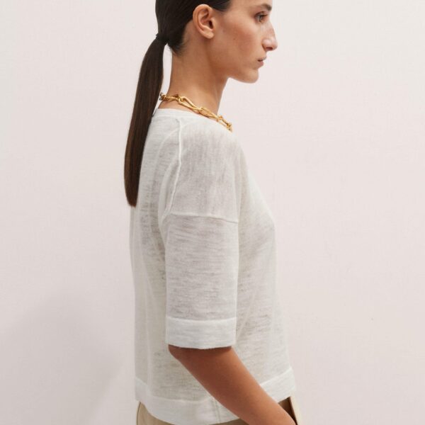 Me + Em Linen Blend Knit Tee – luxury British White in Me and Em exclusively at Coveti