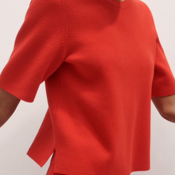Me + Em Milano Knit Relaxed Tee – luxury British Red in Me and Em exclusively at Coveti