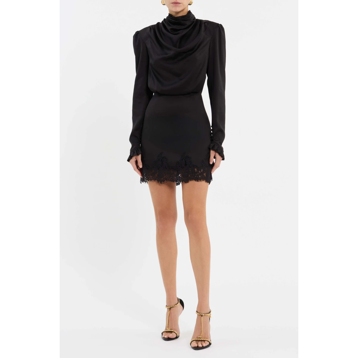 the tapered long sleeves are elevated with structured shoulder pads and refined with back sleeve plackets and buttons. The relaxed-fit bodice seamlessly harmonises with the fitted mini skirt