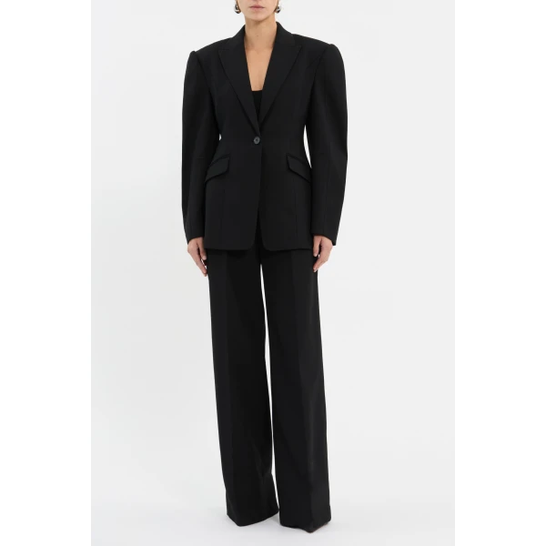 the cocoon long sleeves and single breasted design seamlessly shape a striking silhouette