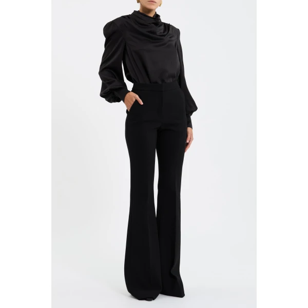 while an invisible zip fastening at the back ensures ease of wear. Effortlessly versatile
