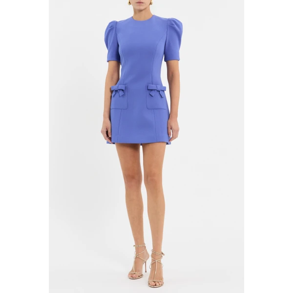 it features short puff sleeves and a rounded neckline that sculpt a sleek