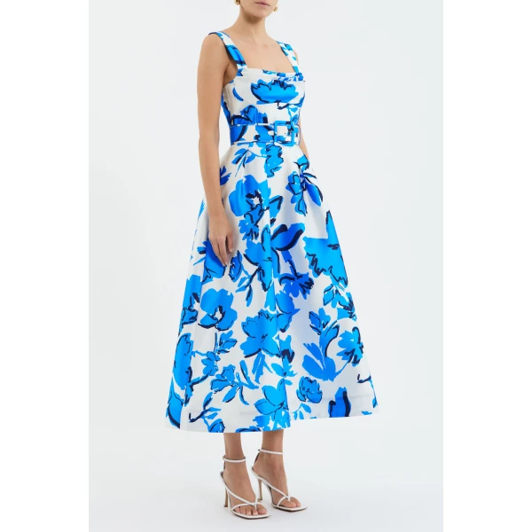 shape a feminine silhouette