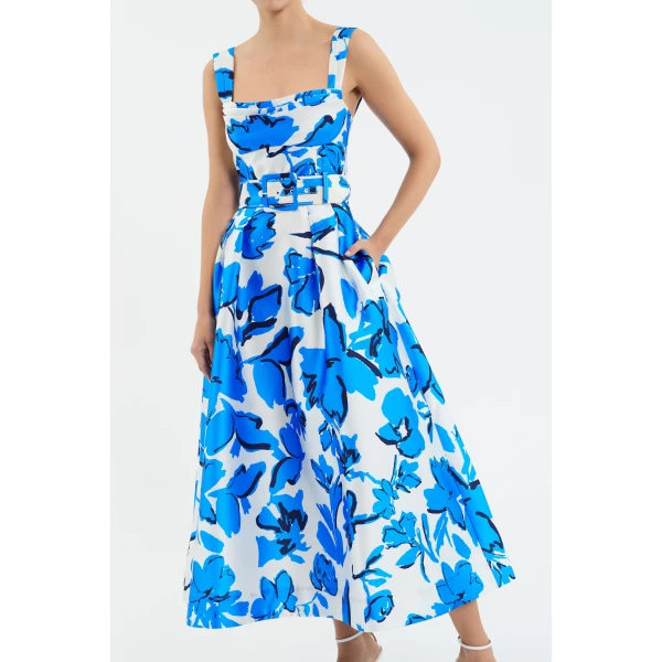 secured with a zip fastening at the back for a precise fit. Complete with lining