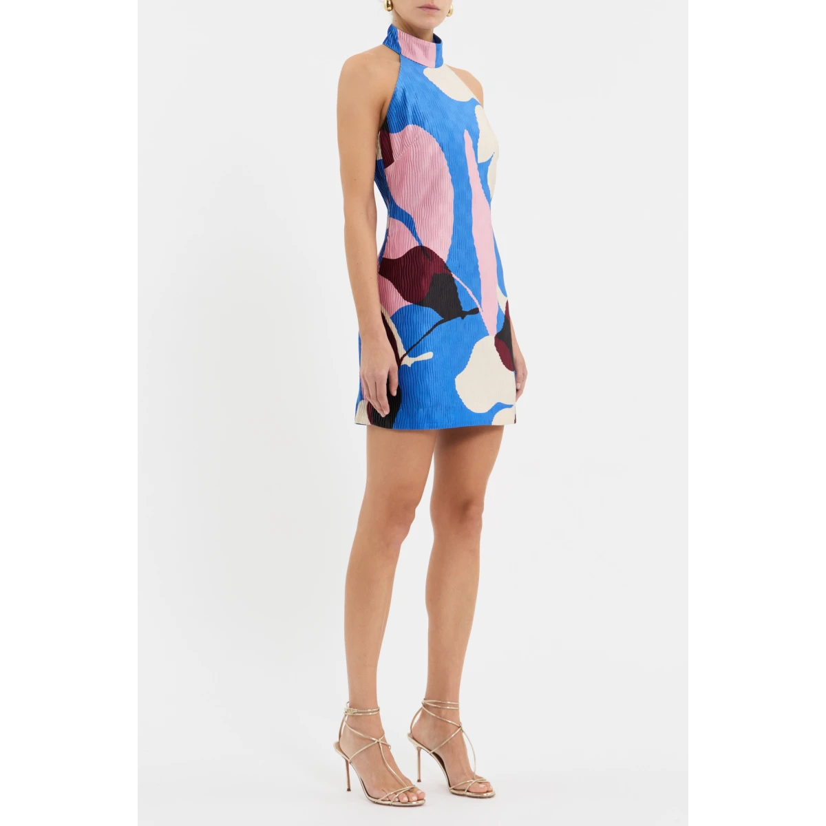 offering a precise and comfortable fit. Perfect for transitioning from day to night