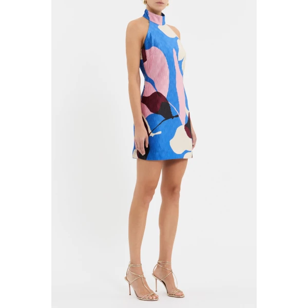 offering a precise and comfortable fit. Perfect for transitioning from day to night