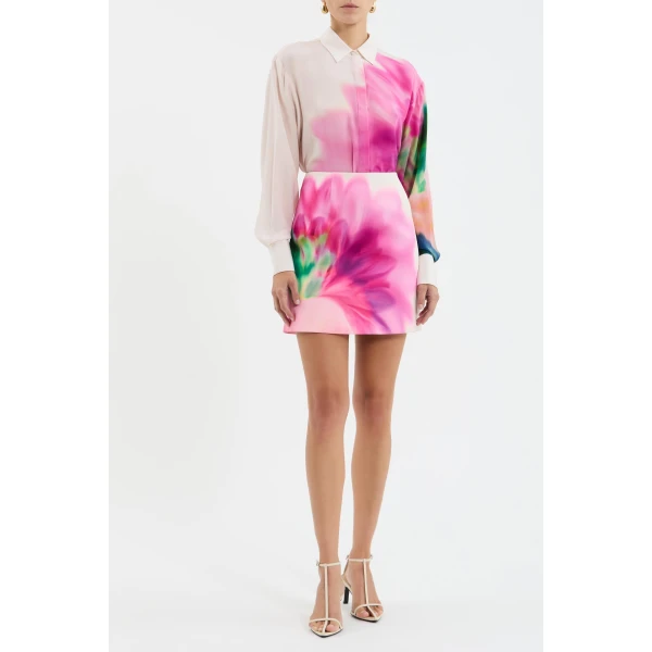 tailored from a custom floral print in silk. Its relaxed silhouette and long sleeves with cuff detailing offer a flattering fit