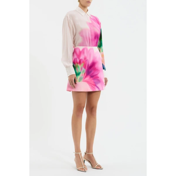 elevated with a sleek stand collar and concealed front placket for a polished finish. A back yoke with box pleat and back sleeve plackets with buttons add refined structure. Versatile and elegant