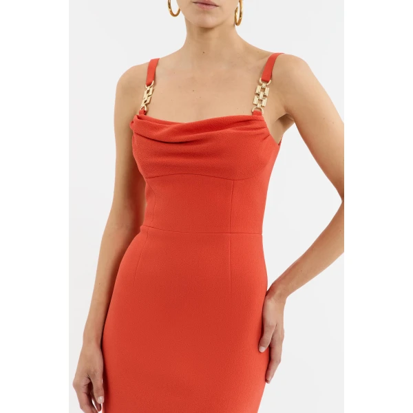 complete with a back split for a hint of allure. Fully lined and secured with a zip fastening at the back