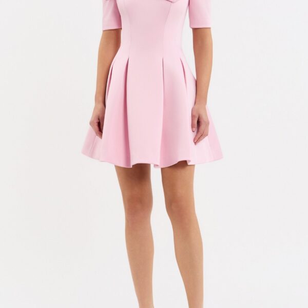 the strapless neckline is adorned with bow detailing